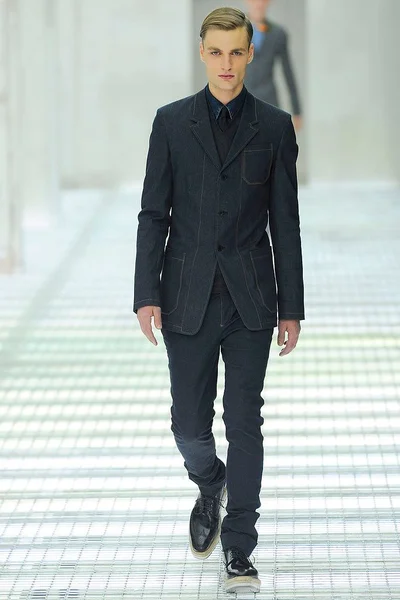 Look 17